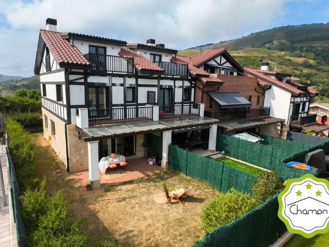 IMPRESIONANTE CHALET EN SAN FUENTES