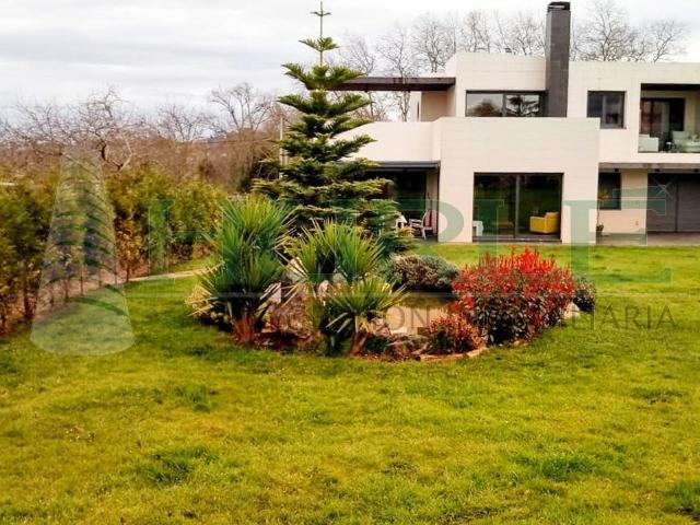 Impresionante chalet independiente ubicado en una de las mejores zonas de Gijón