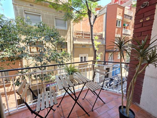 Impresionante piso A ESTRENAR con 3 Dormitorios, Balcón y plaza Parking incluida
