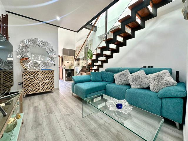 ¡Impresionante ÁTICO DÚPLEX en el Corazón de Almería por solo €284,500!