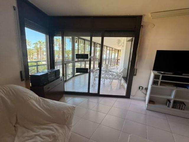 ¡IMPRESIONANTE PISO FRENTE AL MAR EN SALOU – PASEO JAIME I!