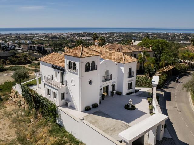 Impresionante propiedad ubicada elegantemente dentro de sus. 525m² Benahavís