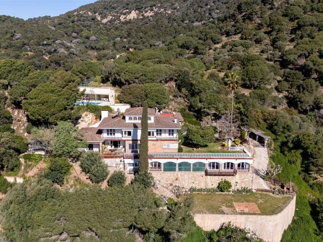 Impresionante propiedad compuesta por tres viviendas indepen. 1700m² Cabrera de Mar