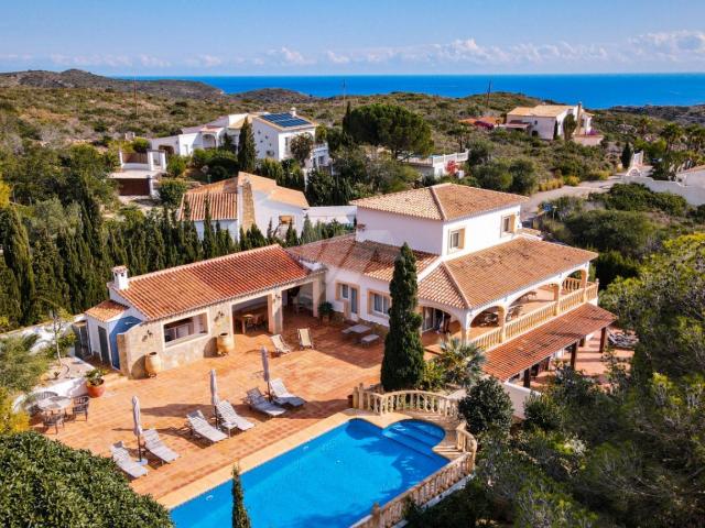Impresionante propiedad con vistas al mar y la montaña en Cu. 286m² Benitachell