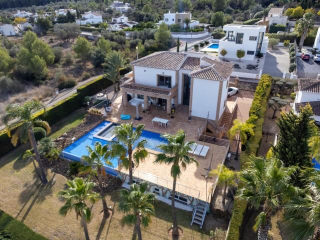 Impresionante propiedad de 5 dormitorios con piscina infinit. 400m² Jávea Xabia
