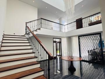 IMPRESIONANTE RESIDENCIA CON JARDIN UBICADA EN LA ZONA DE UNIVERSIDAD DEL FUTBOL