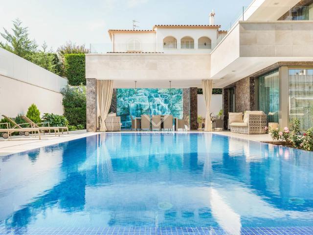 Impresionante villa moderna con una superficie construida de. 837m² Platja d'Aro
