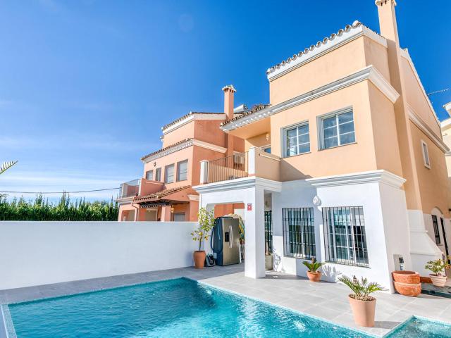 Impresionante villa completamente reformada ubicada en la co. 166m² Estepona