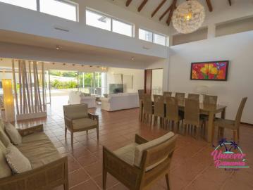 Impresionante villa de cuatro dormitorios con piscina privada | 4 recámaras por 595000.00 en El Farallón
