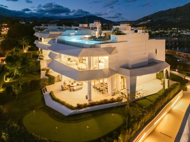Impresionante Villa de Lujo Contemporánea en Venta en Nueva Andalucía, Marbella