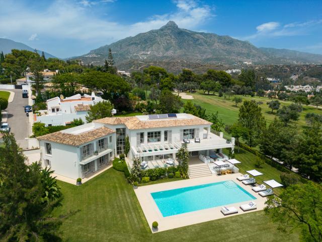 Impresionante Villa de Lujo Contemporánea en Aloha Golf Valley, Marbella