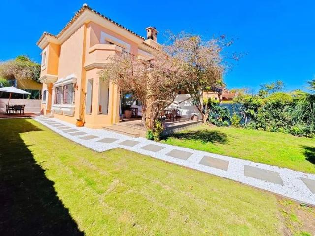 Impresionante villa de 3 habitaciones en venta en Alcaidesa, Cádiz, España