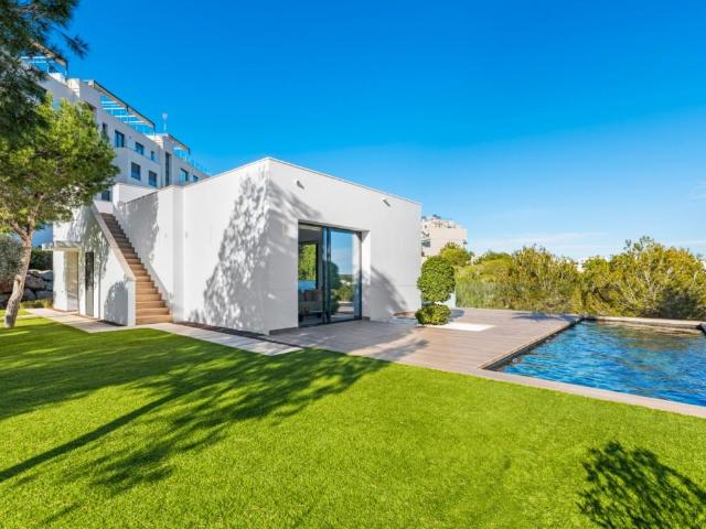 Impresionante villa de 4 dormitorios con piscina privada, ub. 296m² Barrio las Segundas