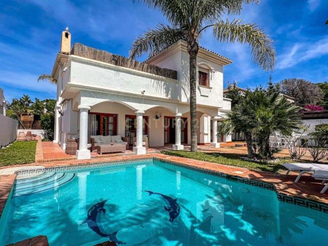 Impresionante villa junto a la playa en alquiler de larga temporada