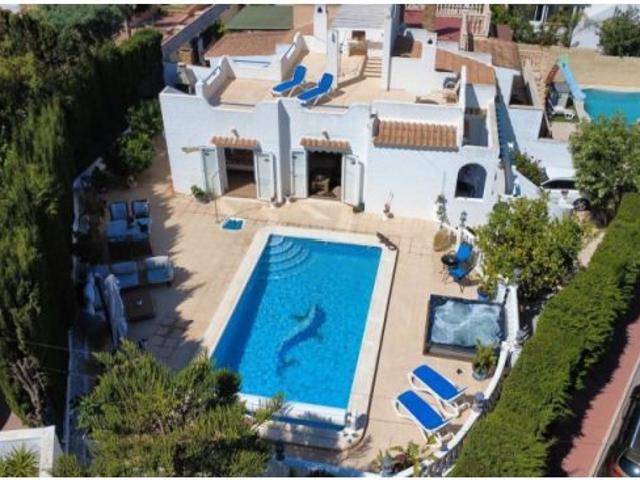 IMPRESIONANTE VILLA RENOVADA CON PISCINA PRIVADA, TERRAZA EN LA AZOTEA Y VISTAS