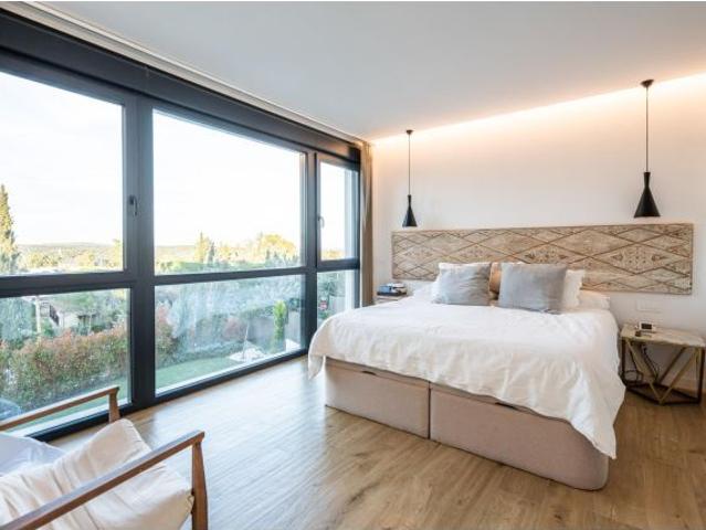 IMPRESIONANTE VIVIENDA DE DISEÑO CON PISCINA DE SAL Y ESPECTACULARES VISTAS