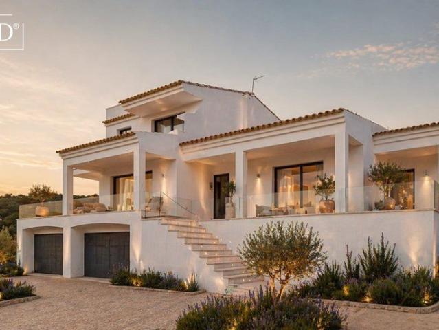 Impressionante Moradia de 6 Quartos com Piscina 410m² Guia