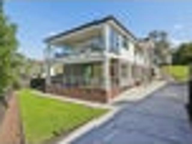 IMPRESSIVE HOME, FANTASTIC LOCATION!