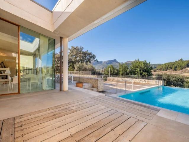 Impressive luxury estate for rent located in the outskirts of Pollensa