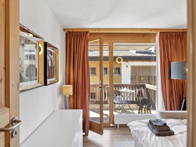 In the heart of Villars, recently renovated 3 room apartment with larg | dreamo. Ch