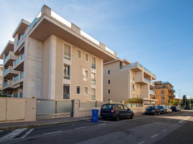 In un contesto residenziale signorile, proponiamo una rara o. 150m² Cagliari