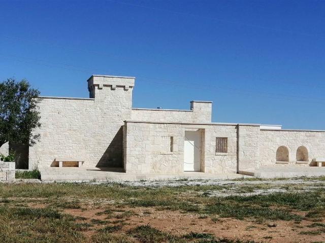 In un contesto rurale idilliaco, circondato dalla natura e i. 123m² Noci