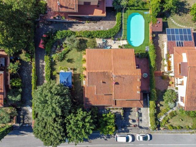 In una tranquilla zona residenziale di Figline Valdarno si t. 316m² Loro ciuffenna