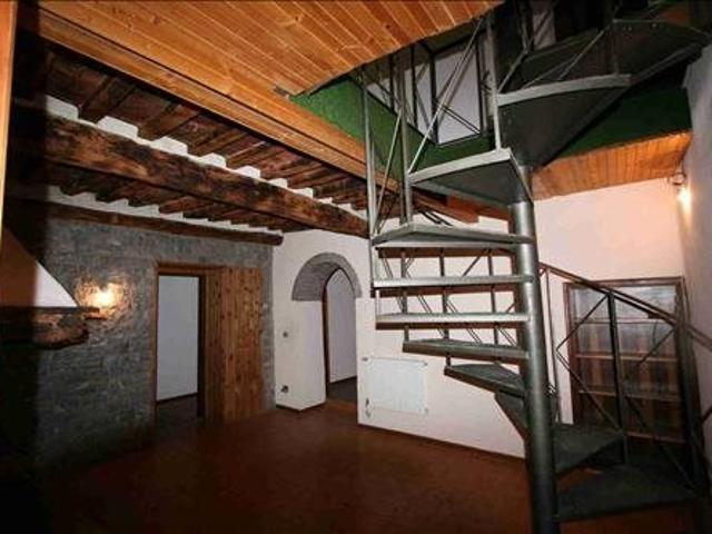 In un'incantevole posizione collinare, proponiamo in vendita. 1002m² Trequanda