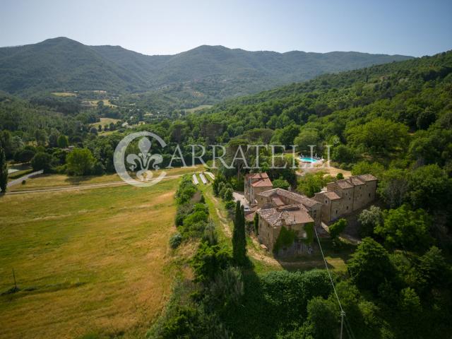 In Val di Pierle, tra la Toscana e l’Umbria, a pochi chilome. 1200m² Cortona