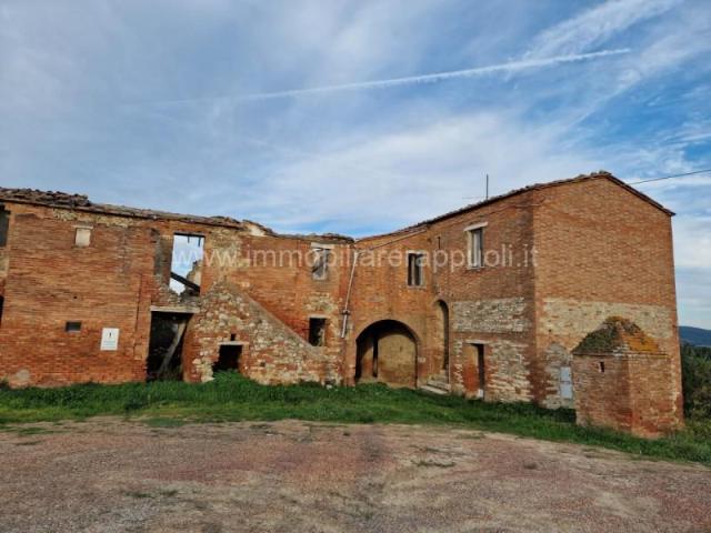 In vendita nel suggestivo comune di Asciano, proponiamo un a. 800m² Asciano