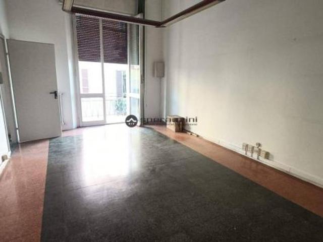 In vendita a fossombrone, nel cuore del centro storico, con affaccio sul corso garibaldi, proponiamo un ampio appartamento di circa 114 mq. recentemen