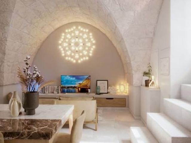 In vendita a Ostuni – Casa tipica ristrutturata con giardino privato