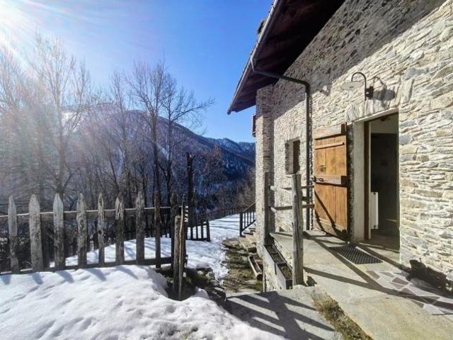 In vendita appartamento indipendente con giardino indipendente in baita del '600 Ristrutturata a nuovo