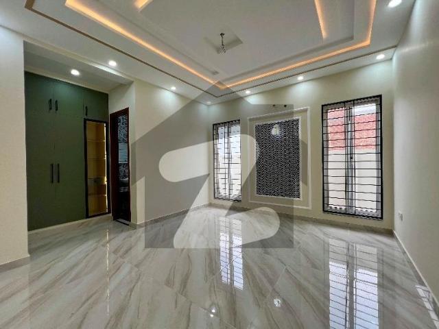 In Wapda Town Phase 2 House Sized 10 Marla For rent Wapda Town Phase 2