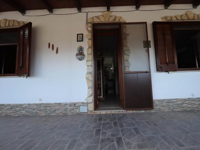 In zona residenziale silenziosa di San Vito Lo Capo, a pochi. 138m² San Vito Lo Capo