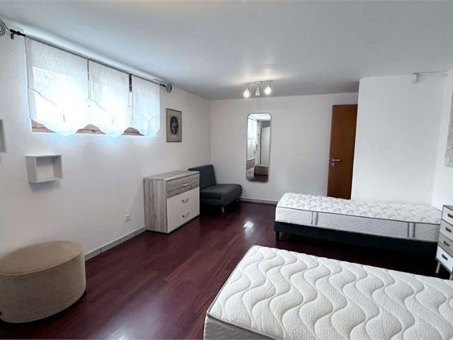 In a private area and surrounded by nature, an elegant villa with garden and woods