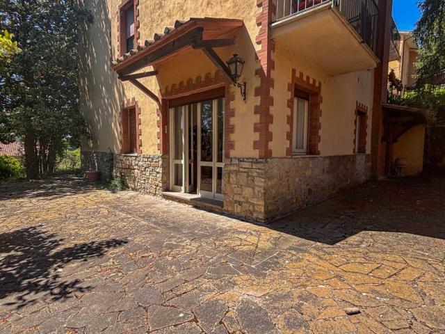 In affitto, appartamento a piano terra con garage e ampio giardino