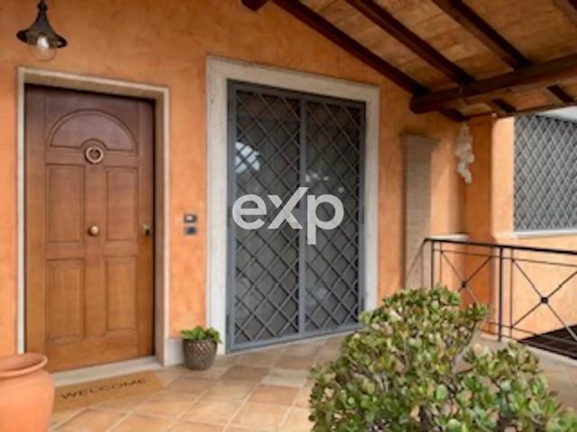 In Affitto Villa 4 Camere da letto 120mq a Roma Rif. exp 011856