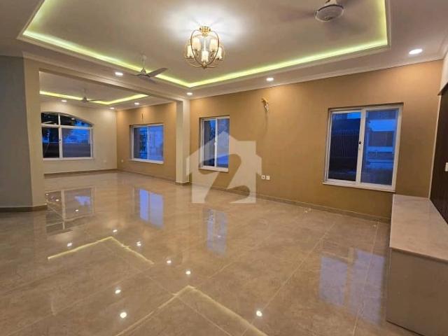 In Bahria Enclave Of Islamabad, A 10 Marla House Is Available