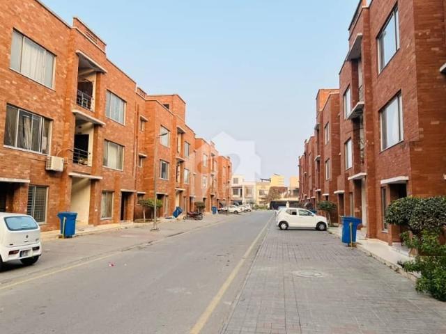 In Bahria Orchard 5 Marla Flat For sale