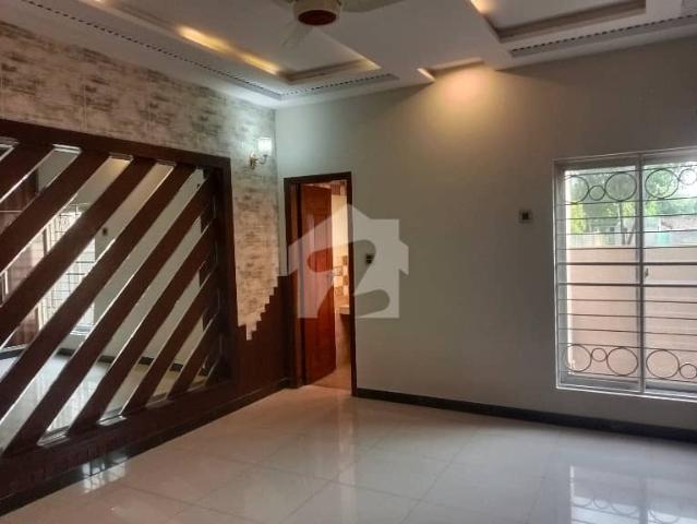 In Bahria Town Sector C House For Rent Sized 5 Marla