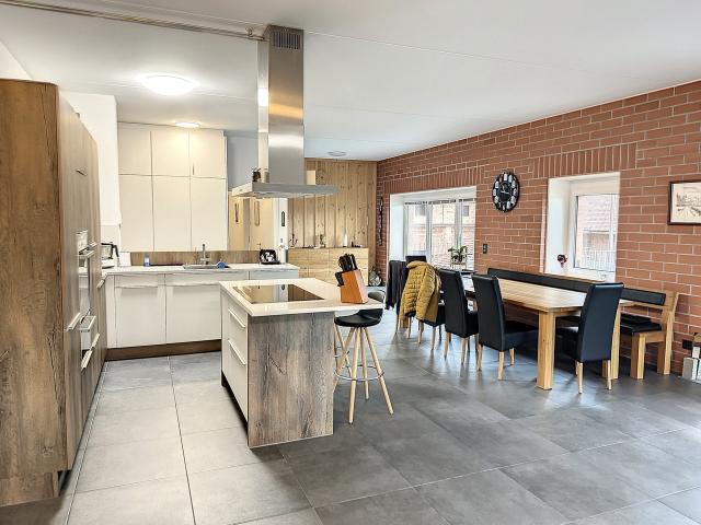 In der Nähe von Bulle! Hervorragende Wohnung von 213 m2