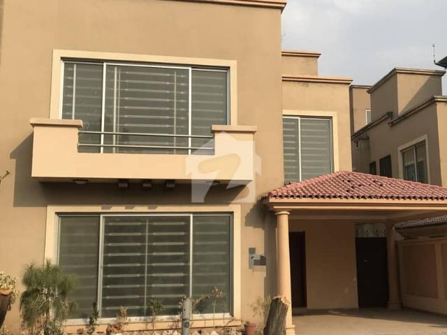 In DHA Phase 1 Defence Villas For Sale Sized 11 Marla