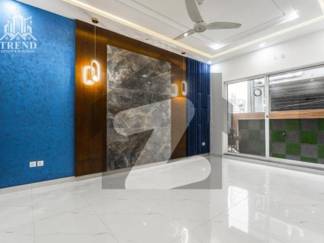 In DHA Phase 7 House Sized 10 Marla For rent DHA Phase 7
