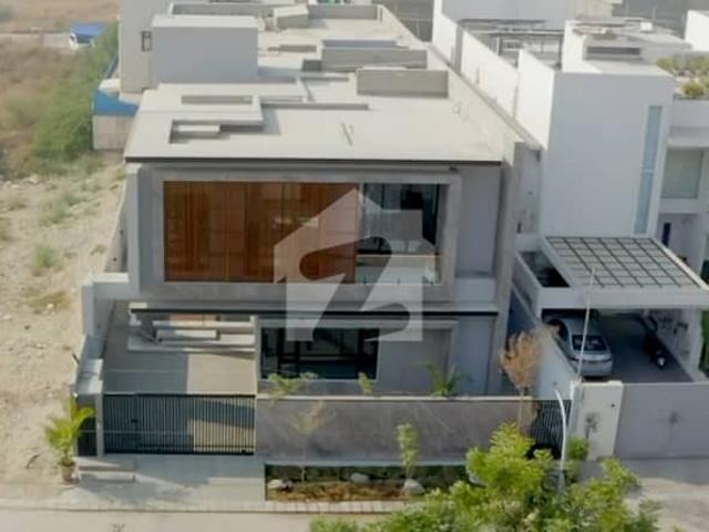 In DHA Phase 8 Of Karachi, A 666 Square Yards House Is Available