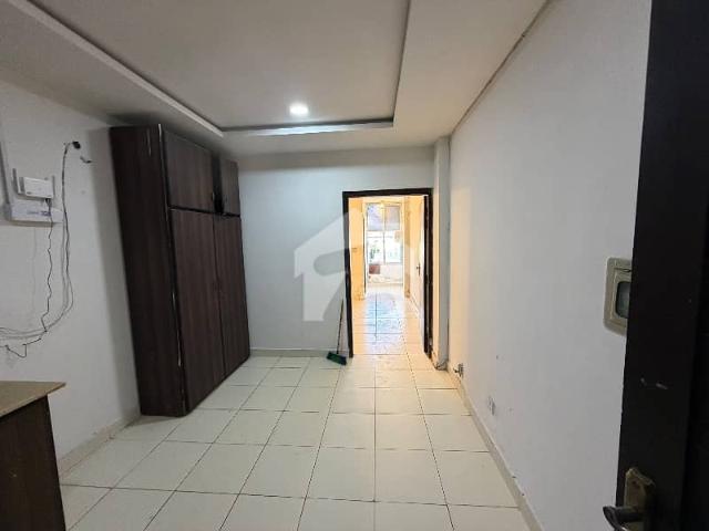 In E 11 600 Square Feet Flat For Rent