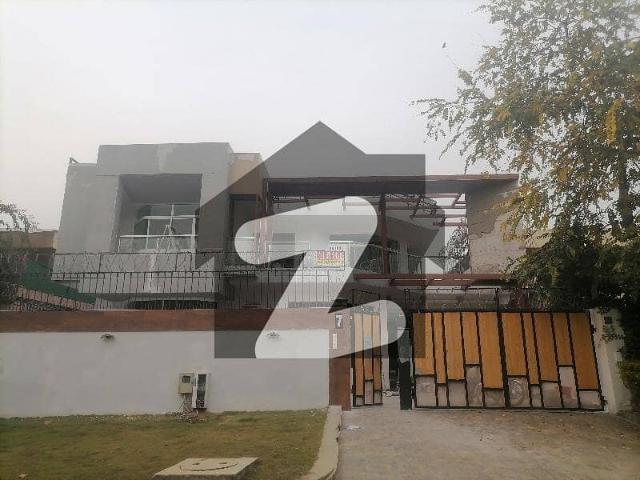 In F 7 600 Square Yards House For rent