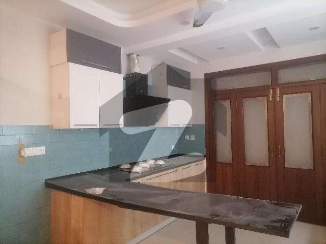 In F 7 600 Square Yards House For rent F 7