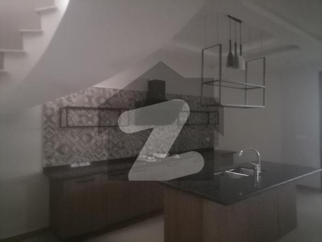 In F 7 600 Square Yards House For rent F 7