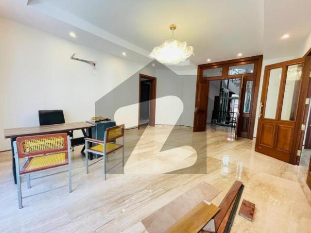In F 8 House For rent Sized 500 Square Yards F 8